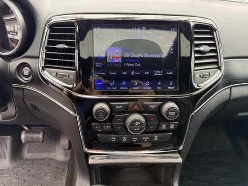 Used 2020 Jeep Grand Cherokee Limited AWD/4WD image 29