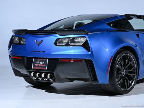 Used 2016 Chevrolet Corvette Z06 w/ 3LZ Preferred Equipment Group RWD image 13