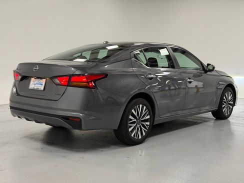 Used 2025 Nissan Altima 2.5 SV image 4