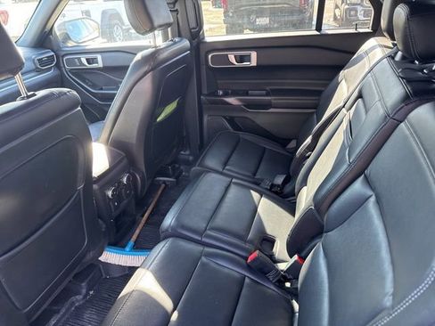 Used 2020 Ford Explorer XLT w/ Equipment Group 202A image 8