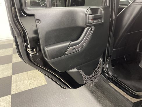 Used 2018 Jeep Wrangler Unlimited Sahara image 15