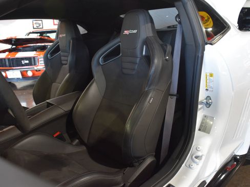 Used 2015 Chevrolet Camaro Z/28 RWD image 32