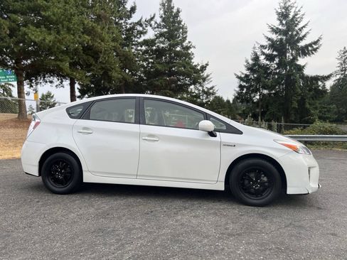 Used 2015 Toyota Prius Two FWD image 4