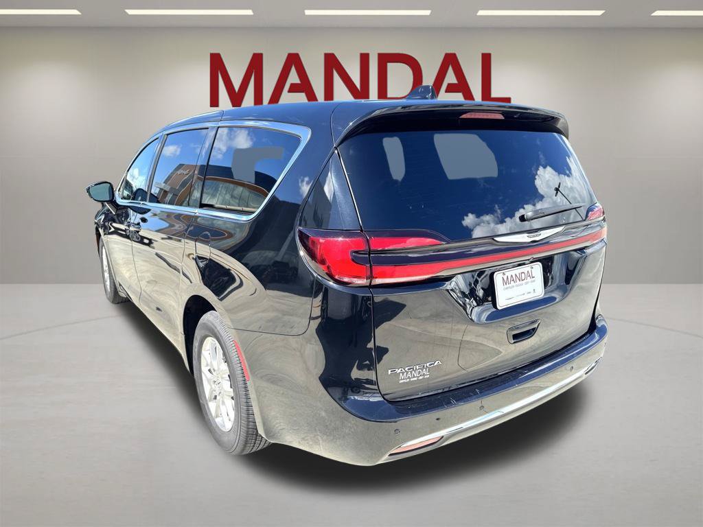 Used 2025 Chrysler Pacifica Select FWD image 7