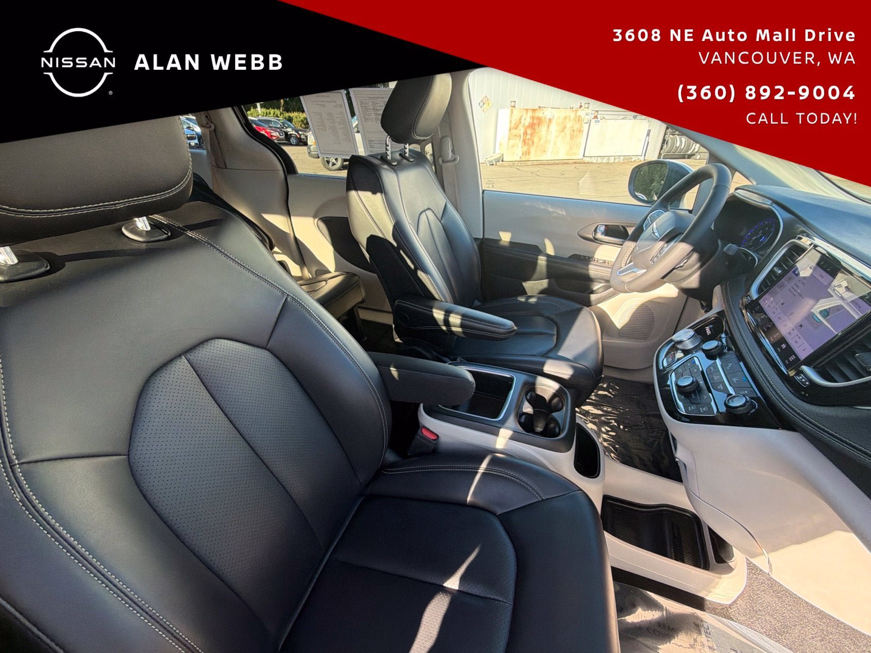 Used 2023 Chrysler Pacifica Touring-L FWD image 22