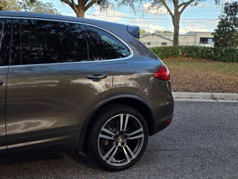Used 2013 Porsche Cayenne Diesel AWD/4WD image 29