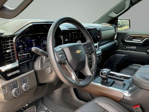 Used 2024 Chevrolet Silverado 1500 High Country w/ Technology Package AWD/4WD image 14