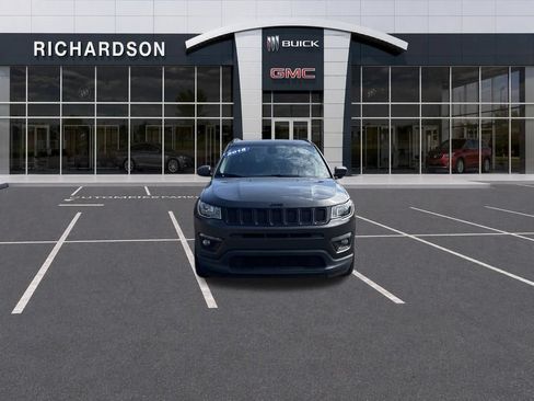 Used 2018 Jeep Compass Latitude w/ Popular Equipment Group FWD image 9