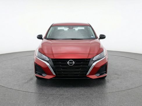 Used 2025 Nissan Altima 2.5 SV FWD image 2