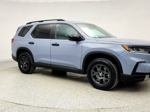 Used 2024 Honda Pilot TrailSport image 3
