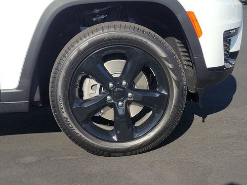 New 2025 Jeep Grand Cherokee L Limited w/ Black Appearance Package image 5
