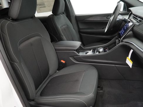 New 2026 Jeep Grand Cherokee Laredo AWD/4WD image 33
