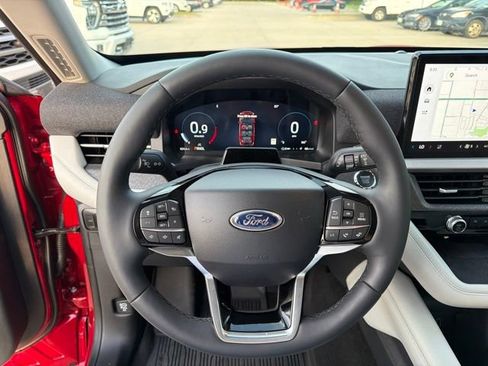 Used 2026 Ford Explorer Platinum w/ LUX Leather Package AWD/4WD image 24