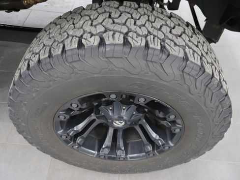 Used 2022 Ford F250 XLT w/ Black Appearance Package AWD/4WD image 3