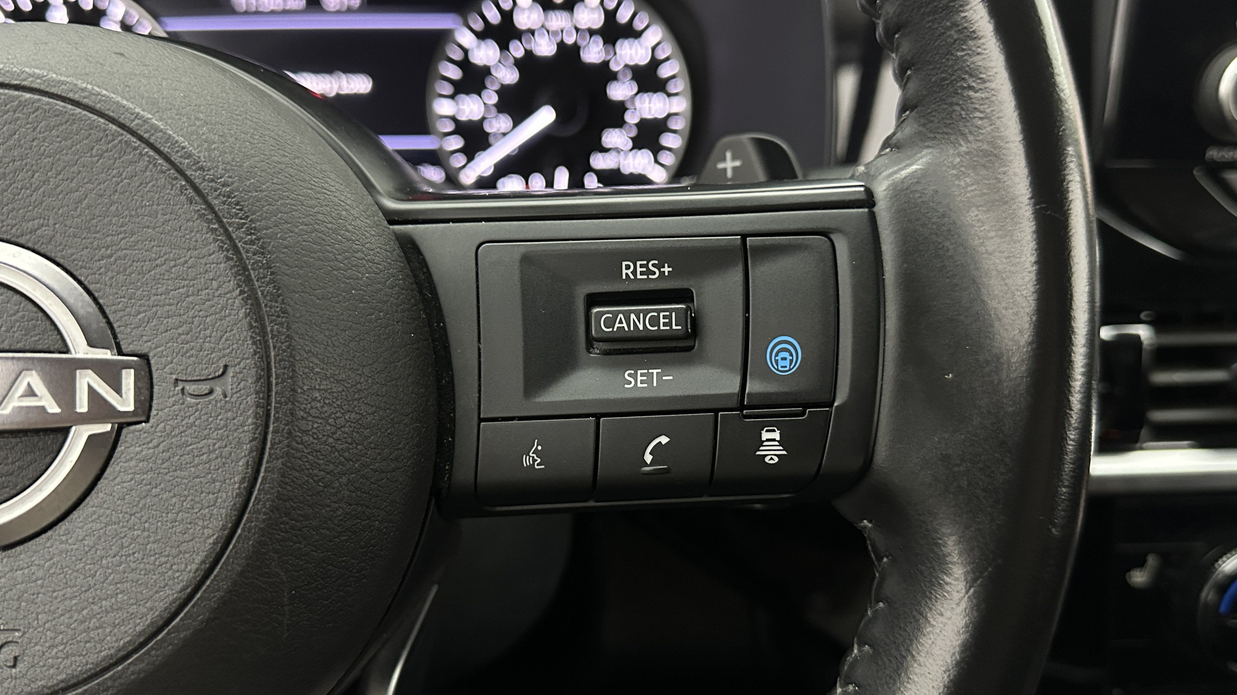 Used 2024 Nissan Pathfinder SV FWD image 24