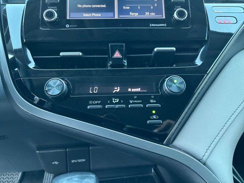 Used 2021 Toyota Camry SE w/ Convenience Package image 18