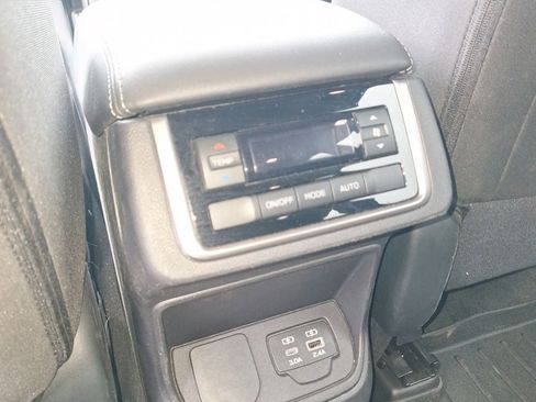Used 2025 Subaru Ascent Premium AWD/4WD image 16