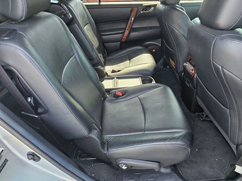 Used 2011 Toyota Highlander Limited w/ Tow Pkg AWD/4WD image 13