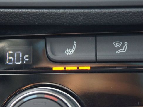 Used 2024 Volkswagen Jetta SE image 8