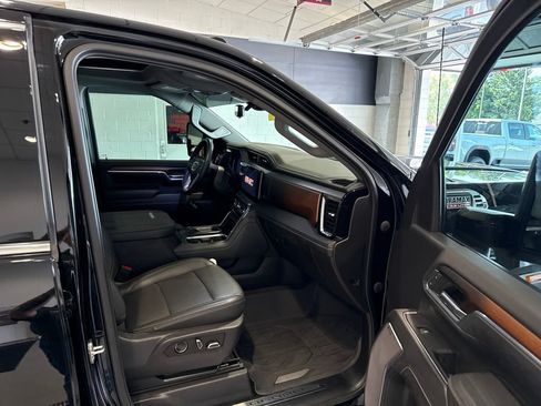 Used 2024 GMC Sierra 2500 Denali w/ Denali Reserve Package AWD/4WD image 12