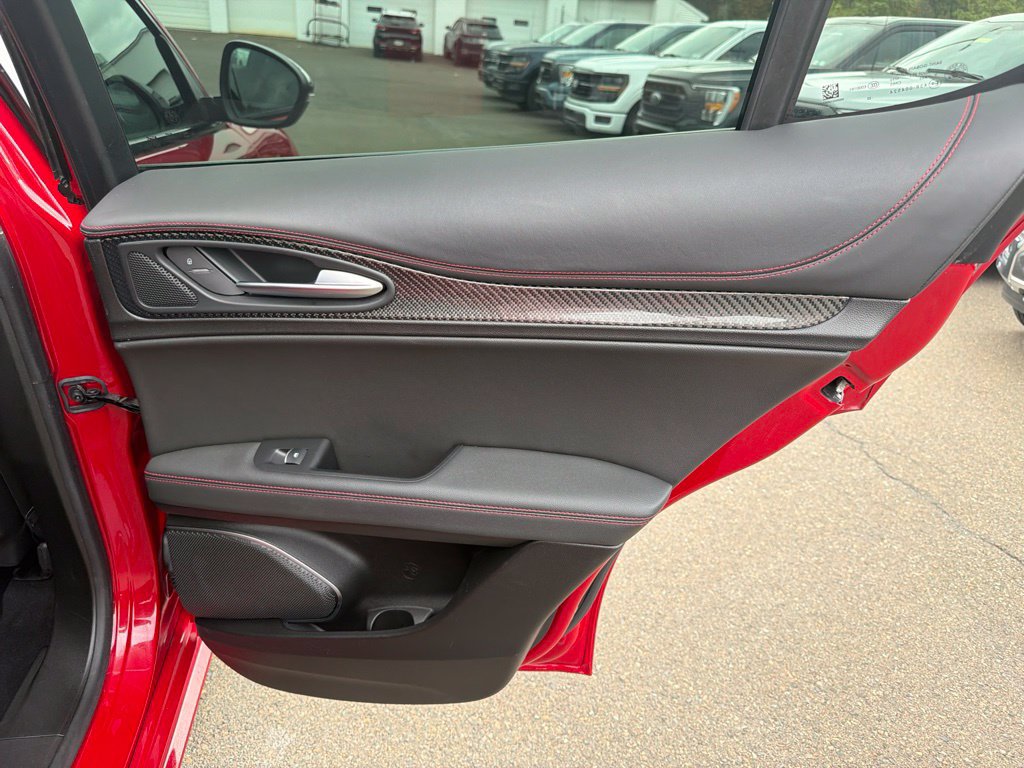 Used 2023 Alfa Romeo Stelvio Estrema AWD/4WD image 17