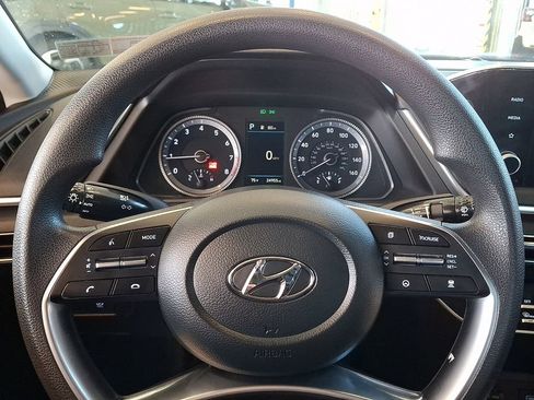 Used 2022 Hyundai Sonata SEL w/ Winter Weather Package image 18