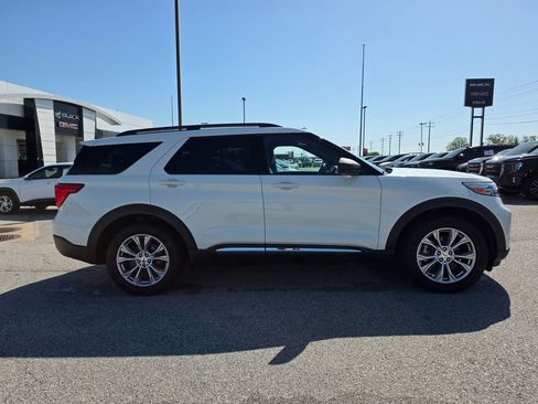 Used 2020 Ford Explorer XLT w/ Equipment Group 202A image 8