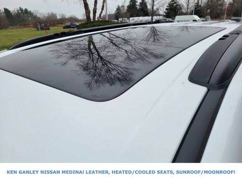 Used 2025 Chrysler Pacifica Limited image 17