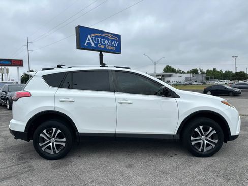 Used 2016 Toyota RAV4 LE w/ Preferred Accessory Package FWD image 5
