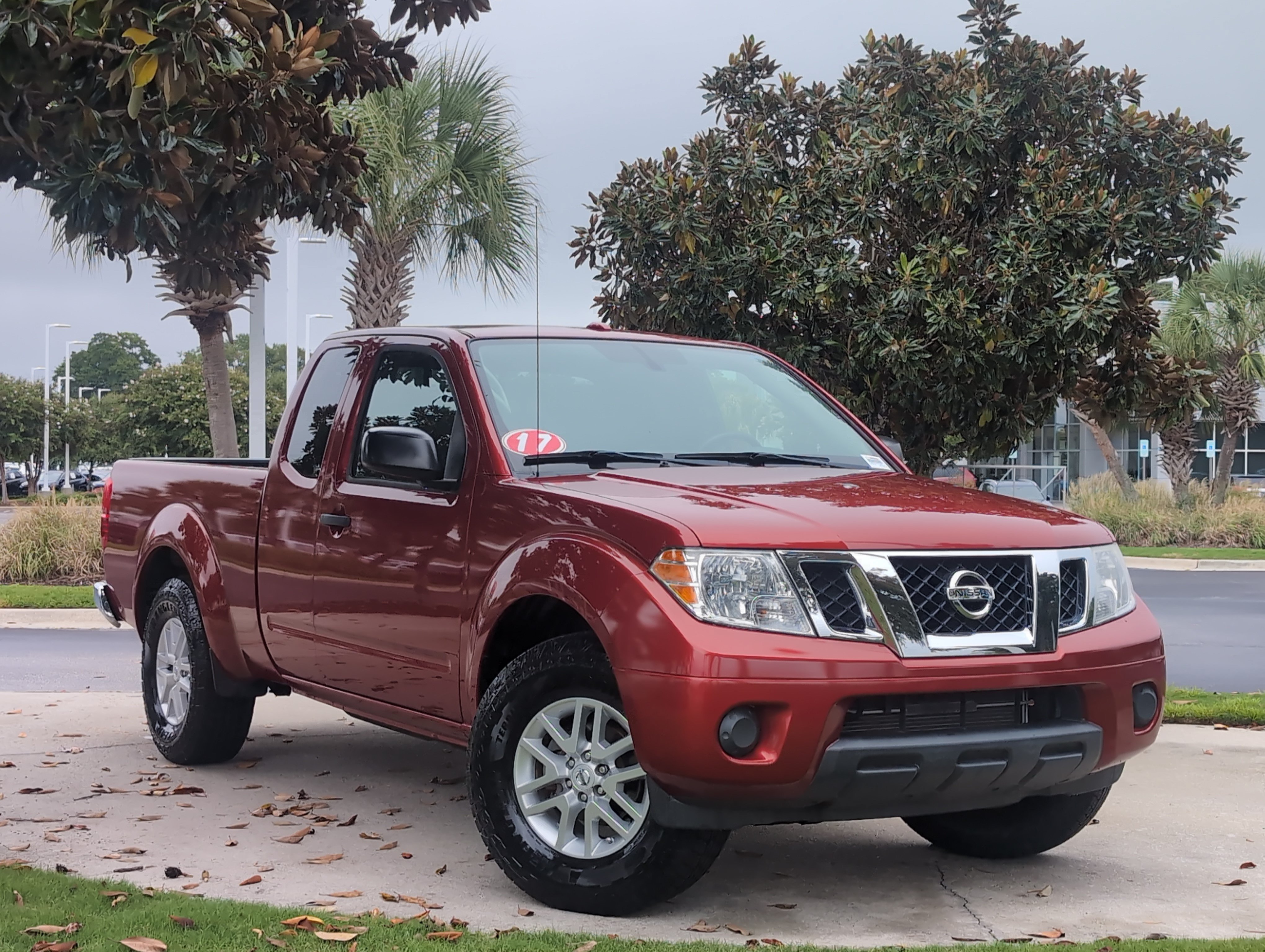 Used 2017 Nissan Frontier SV RWD image 2
