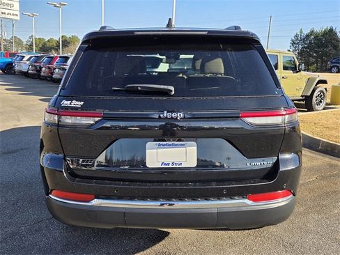 Used 2023 Jeep Grand Cherokee Limited image 11