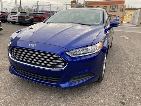 Used 2016 Ford Fusion SE FWD image 2