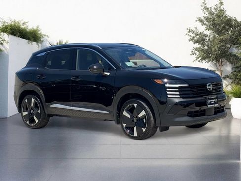 New 2025 Nissan Kicks SR image 1