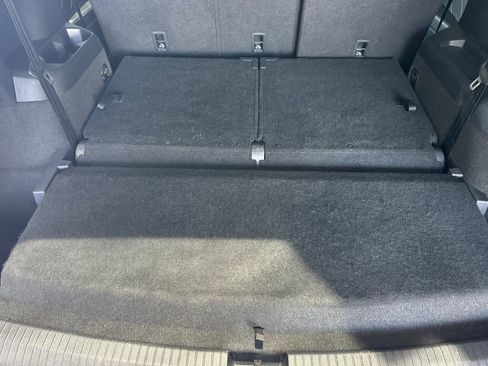 Used 2023 Volkswagen Tiguan SE w/ Panoramic Sunroof Package FWD image 16