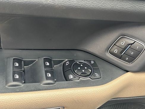 Used 2023 Ford Expedition Limited image 7