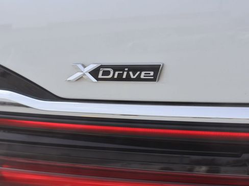 Used 2021 BMW 740i xDrive w/ Premium Package AWD/4WD image 9