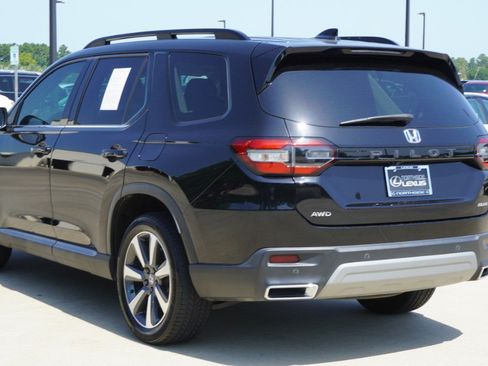 Used 2023 Honda Pilot Elite image 8