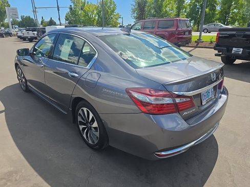 Used 2017 Honda Accord Touring image 3