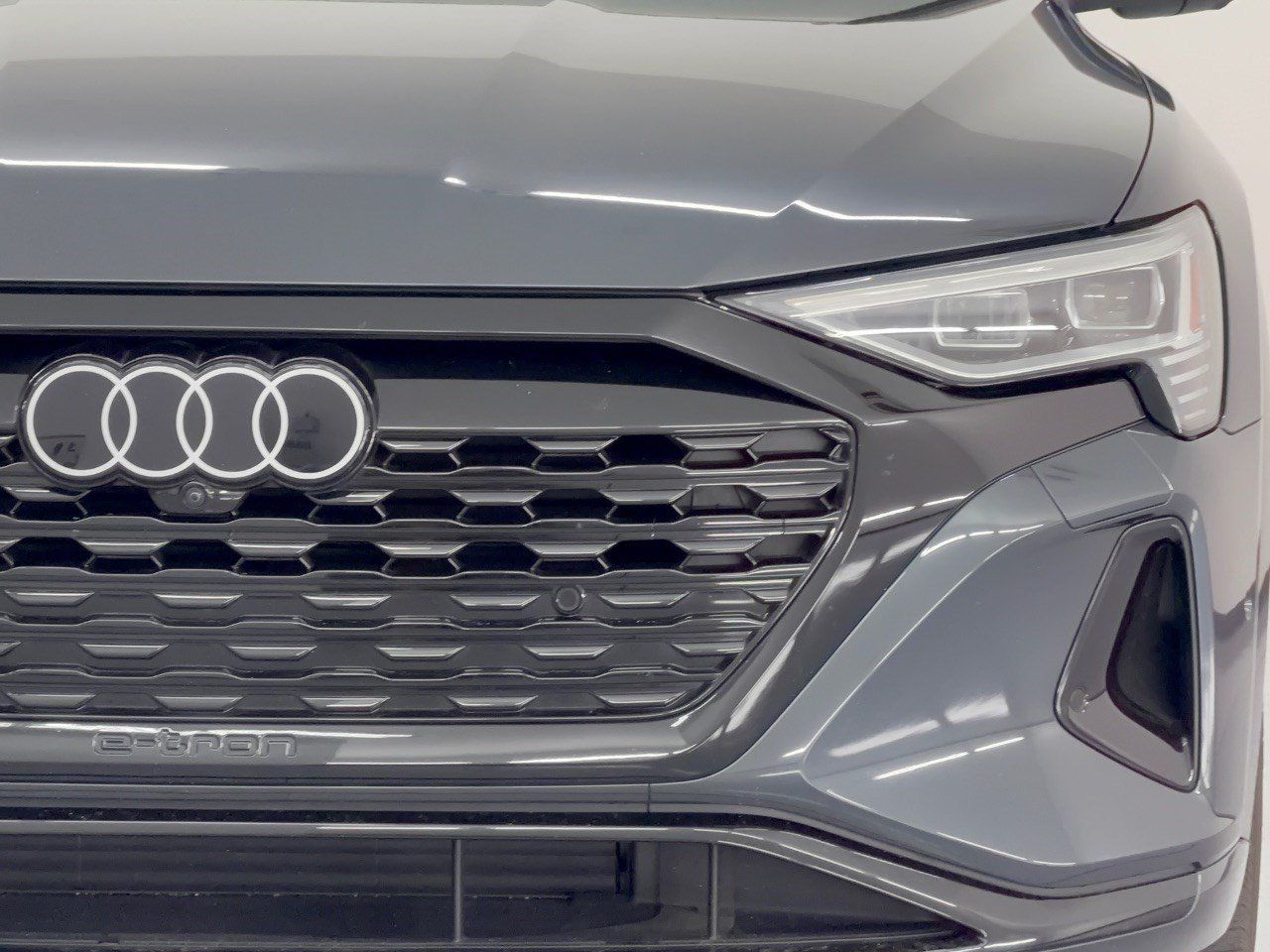 Used 2024 Audi Q8 e-tron Premium Plus w/ Premium Plus Package AWD/4WD image 12