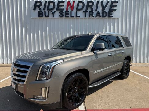 Used 2019 Cadillac Escalade Luxury AWD/4WD image 1