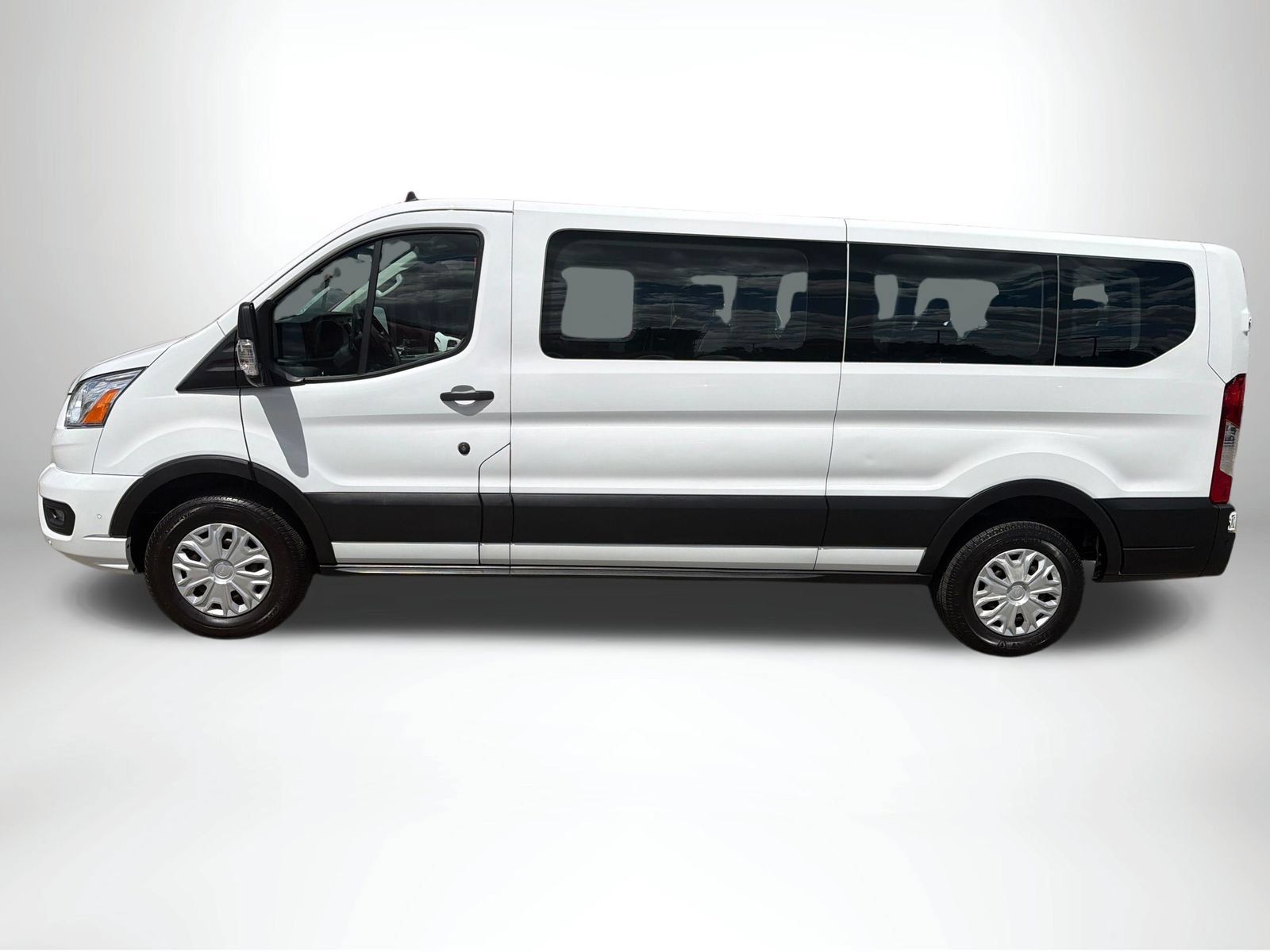 Used 2021 Ford Transit 350 XLT RWD image 3
