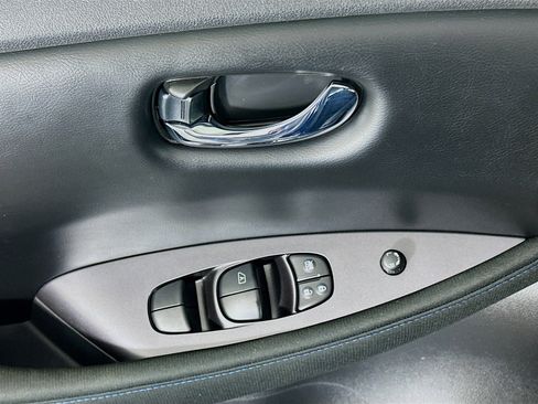 Used 2025 Nissan Leaf S image 13