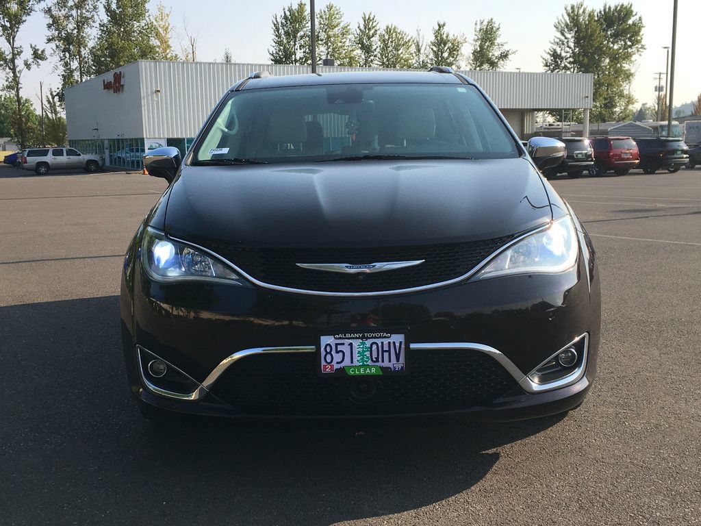 Used 2017 Chrysler Pacifica Limited FWD image 10