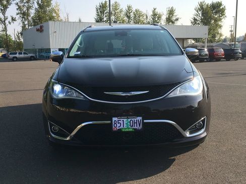 Used 2017 Chrysler Pacifica Limited FWD image 10