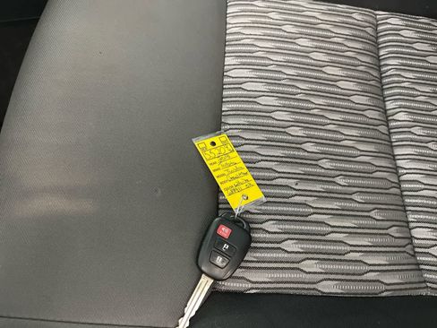 Used 2018 Toyota Tundra SR5 image 26