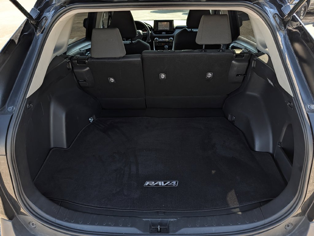 Used 2020 Toyota RAV4 XLE w/ XLE Grade Weather Package AWD/4WD image 29