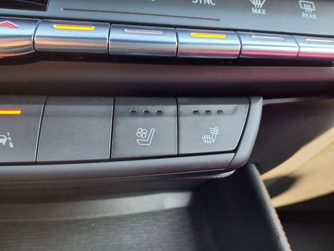 Used 2022 Cadillac CT4 V w/ Navigation Package image 10