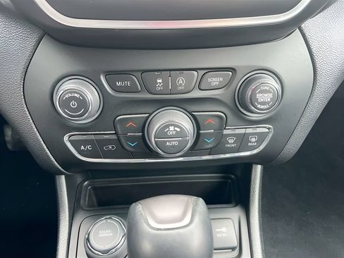Used 2022 Jeep Cherokee Latitude Lux AWD/4WD image 15