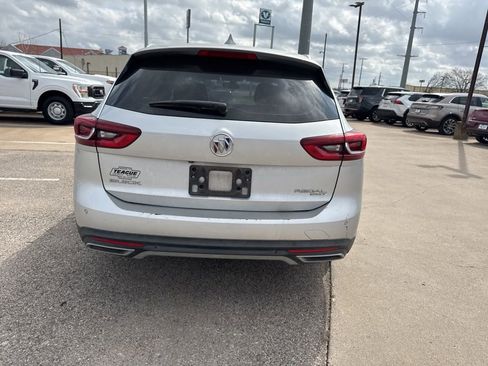 Used 2018 Buick Regal Preferred w/ Sights and Sounds Package image 6