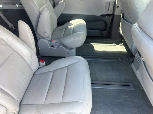 Used 2016 Toyota Sienna XLE Premium AWD/4WD image 8